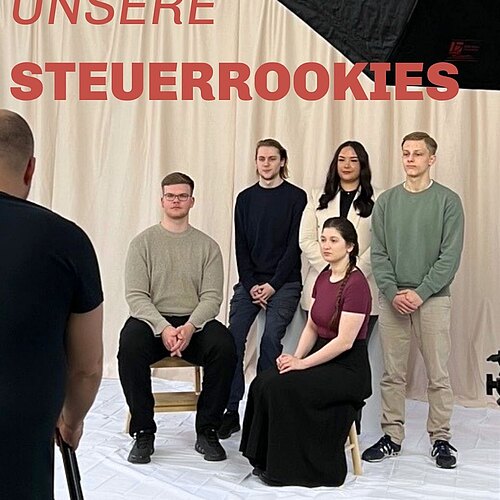 Unsere Steuerrookies! 📣 

Unsere Auszubildenen und Dual Studenten bilden ein junges Team, das zusammenarbeitet und sich...