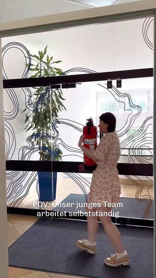 Selbstständig arbeiten? Das können wir!
Bei uns übernehmen Azubis und Dual Studierende von Anfang an Verantwortung,... Selbstständig arbeiten? Das können wir!
Bei uns übernehmen Azubis und Dual Studierende von Anfang an Verantwortung,...